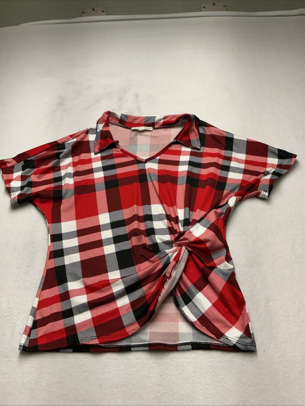 Above and Beyond Red/Black Plaid V-neck Side Twist Top Women's Size Small. 3871